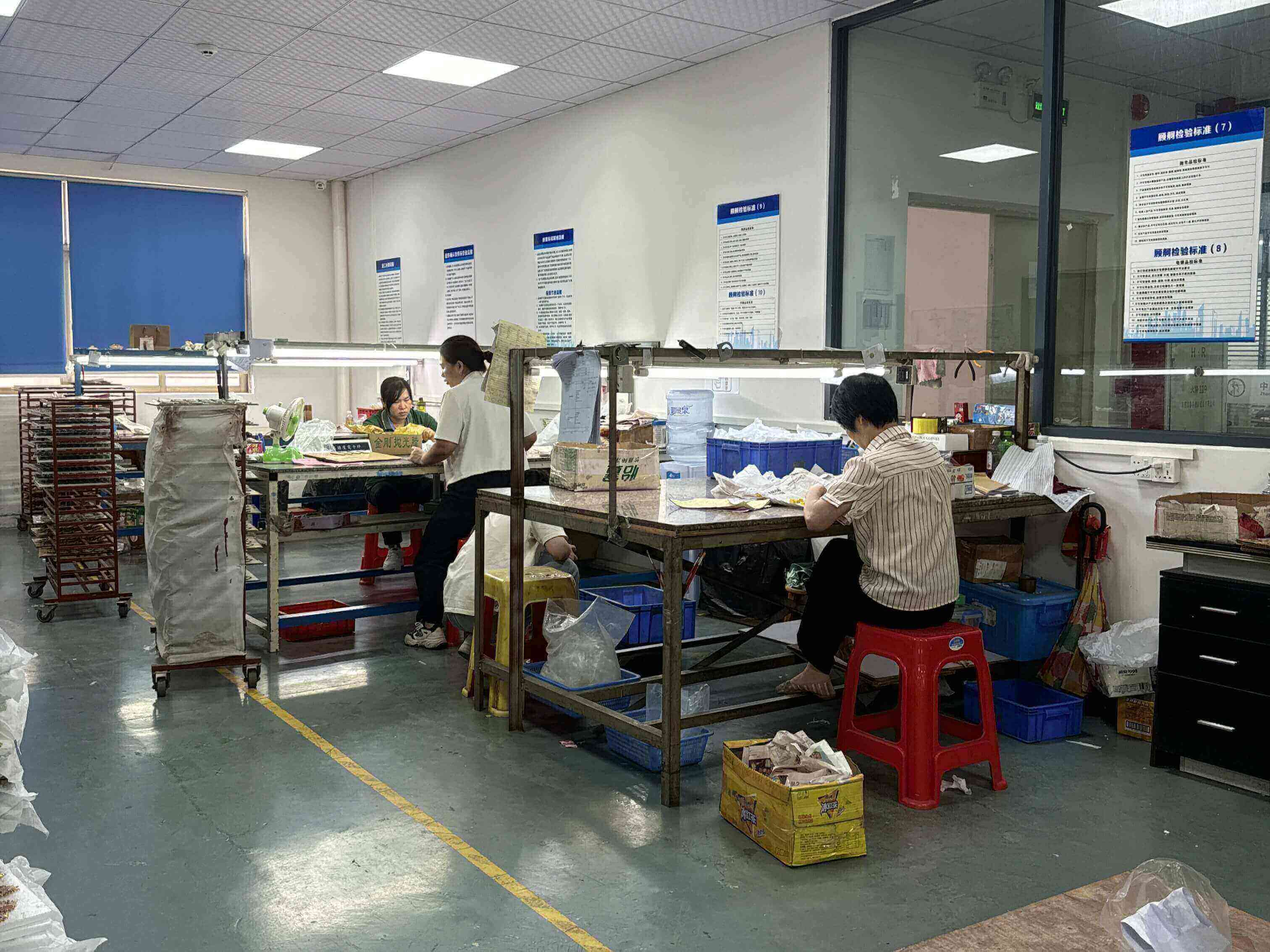 custom-badge-manufacturing-facility-china-cugle- Quality Inspection-2