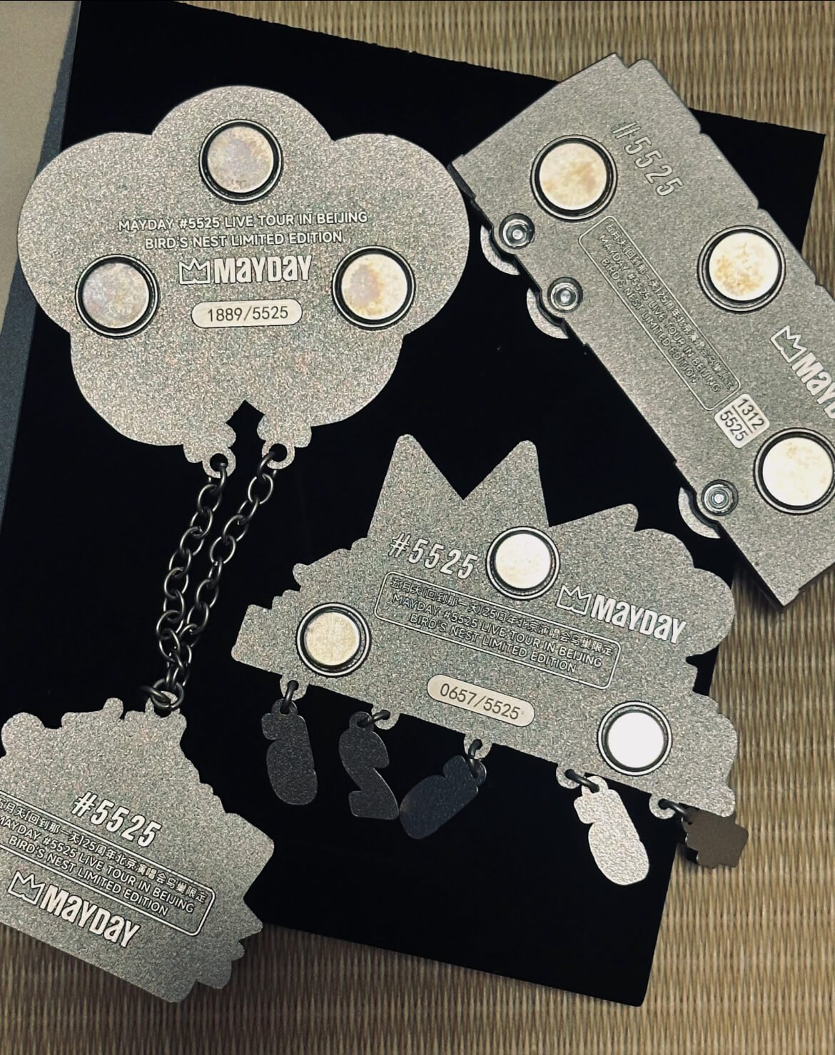 Limited edition concert pin worn or collected by fans, featuring Mayday #5525 live tour branding and metallic glitter design from the Beijing Bird’s Nest show.