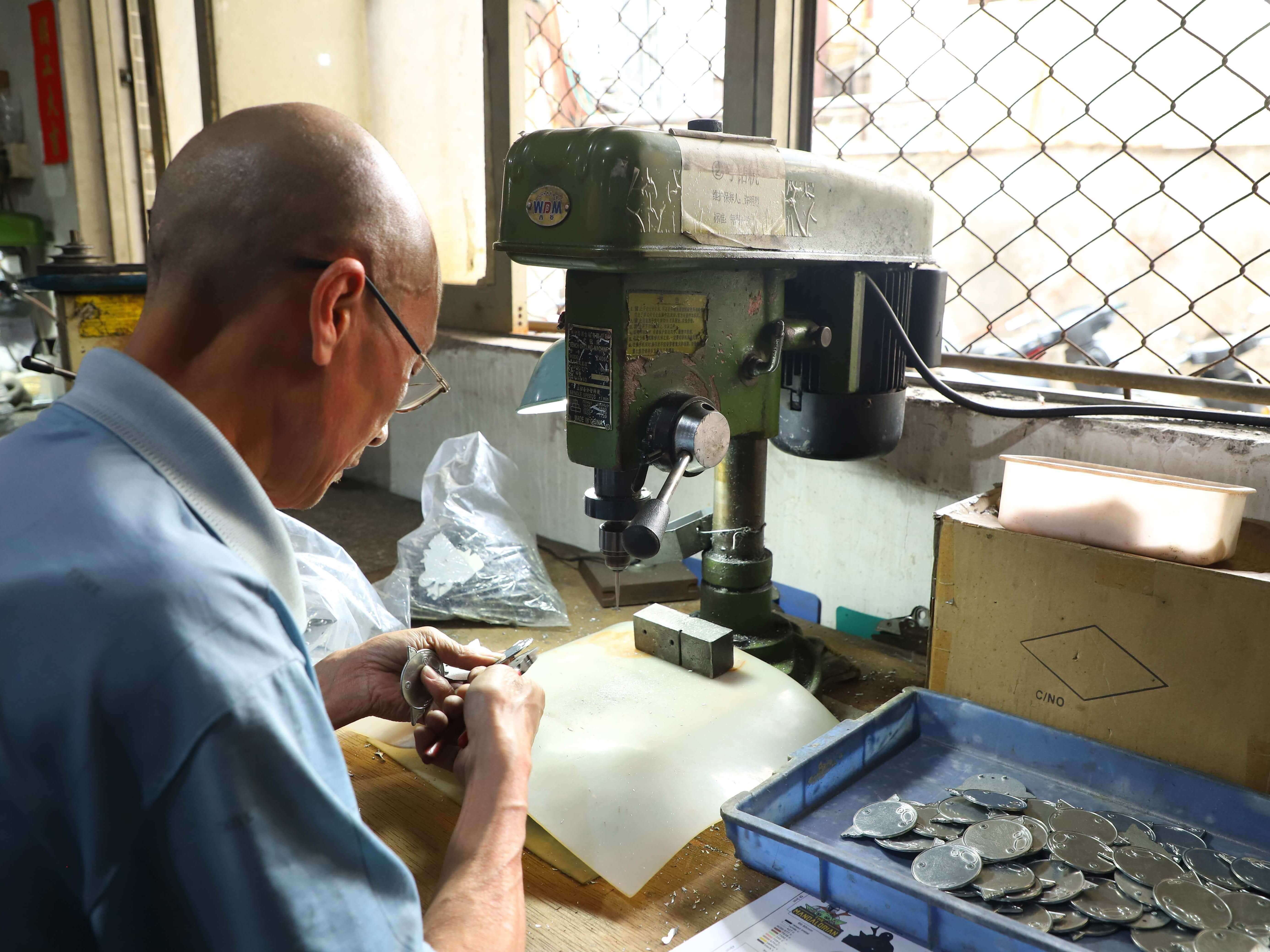 custom-badge-processing-2